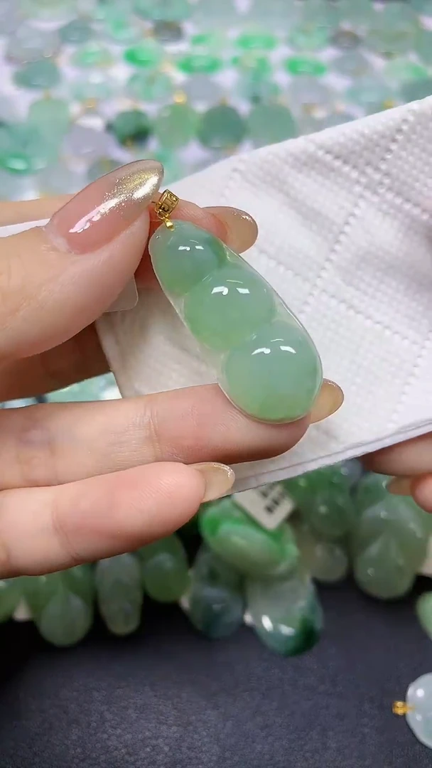 颈饰18K金镶嵌翡翠天然翡翠A货