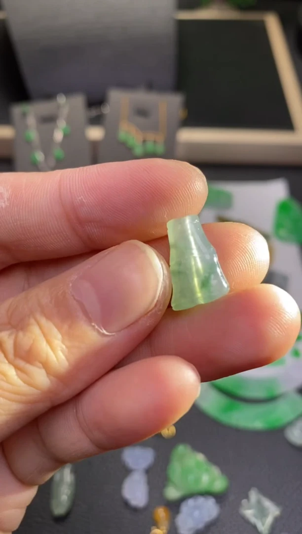 翡翠未镶嵌颈饰净货39766