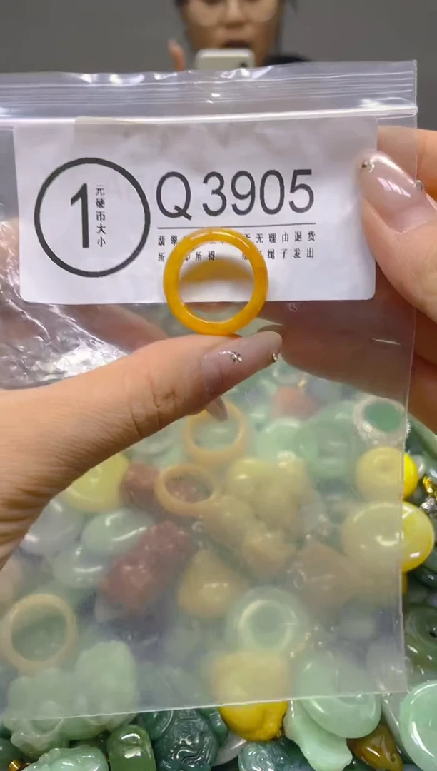 颈饰未镶嵌翡翠17.2MM/Q/翡翠A货，一件也是批发价