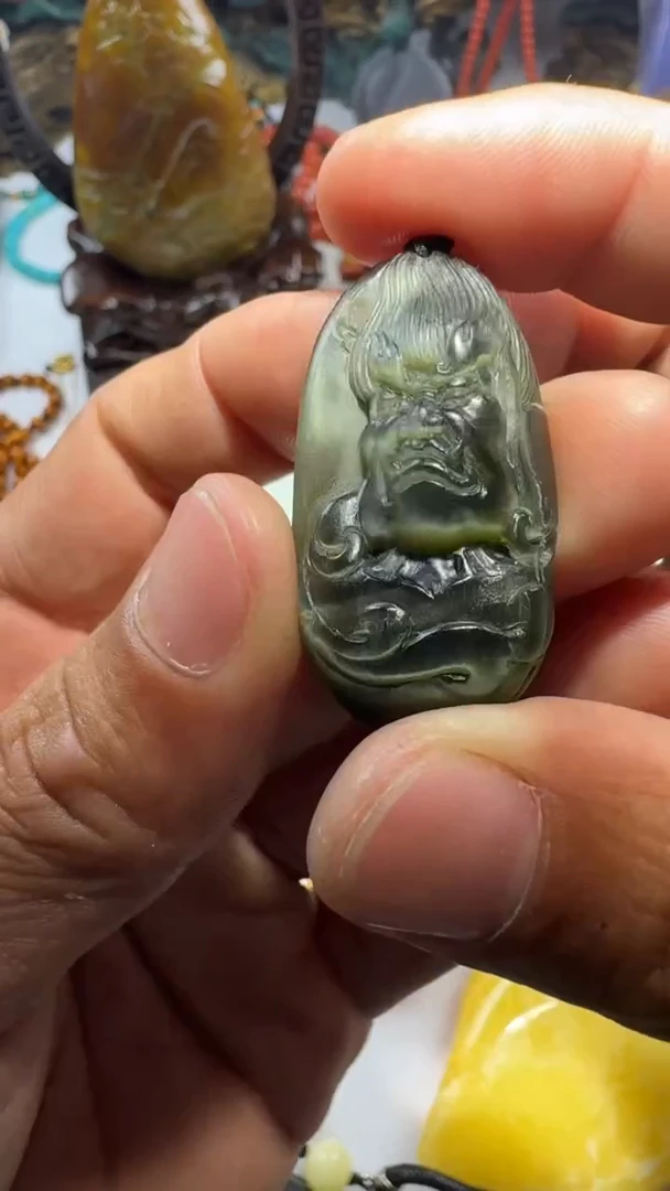 吊坠(赠链)未镶嵌和田玉吊坠