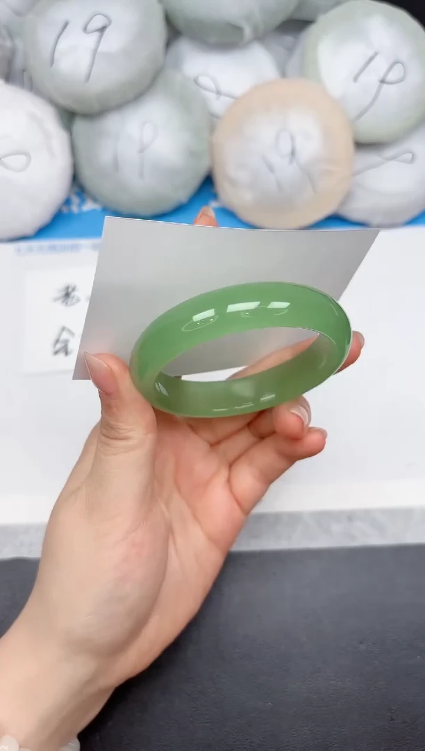 未镶嵌手镯石英质玉125/57.2