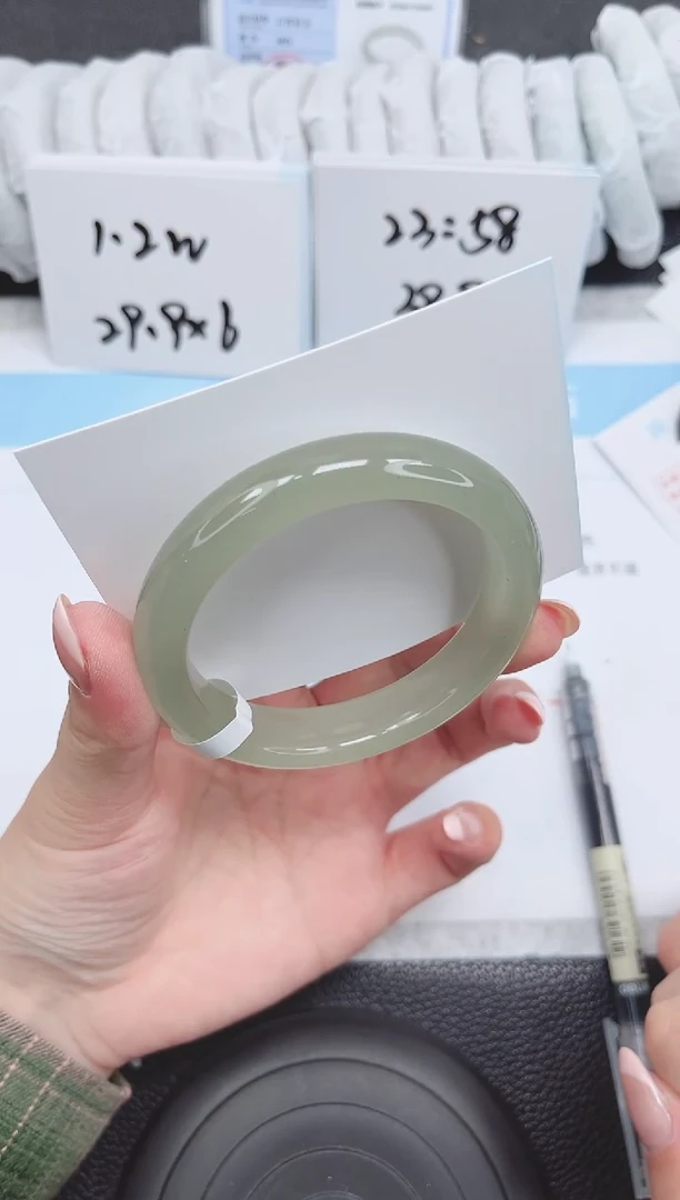 未镶嵌手镯石英质玉142-58.8