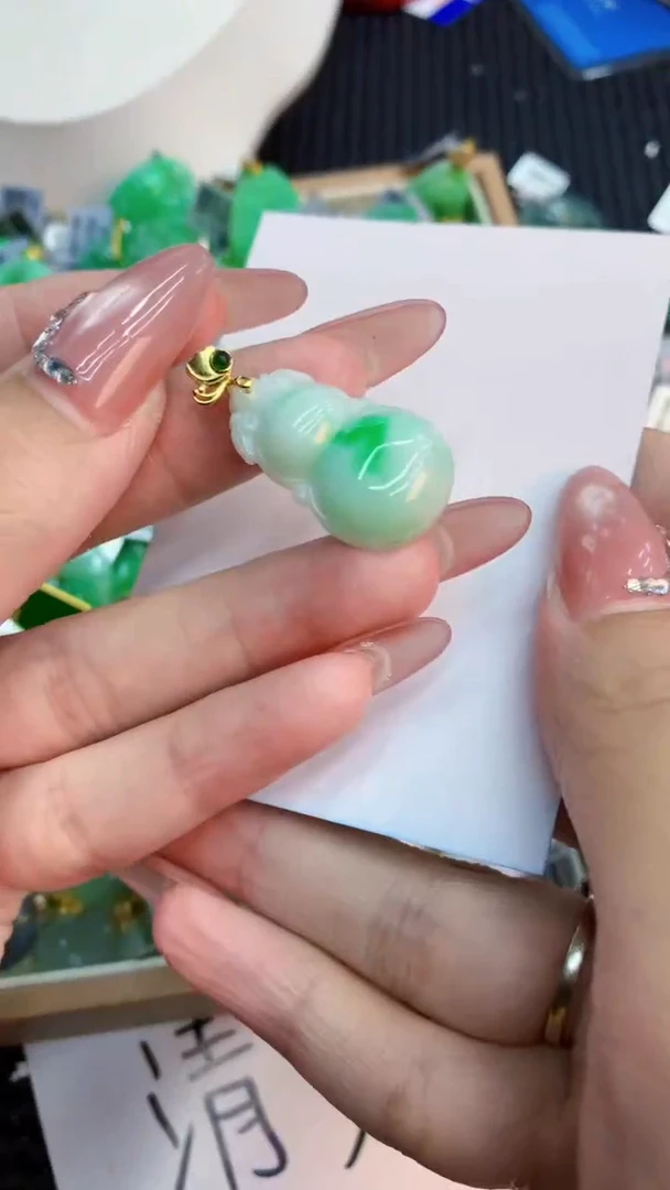 翡翠未镶嵌吊坠(不含链)1