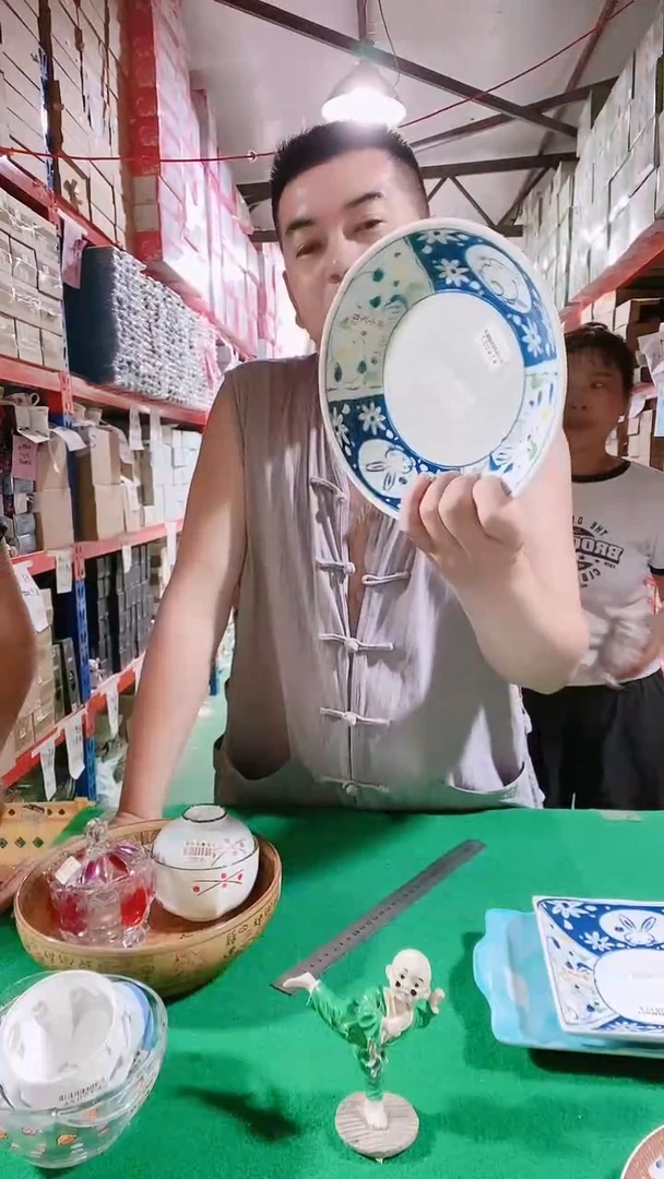 瓷片碗碟好物一件不留@@1