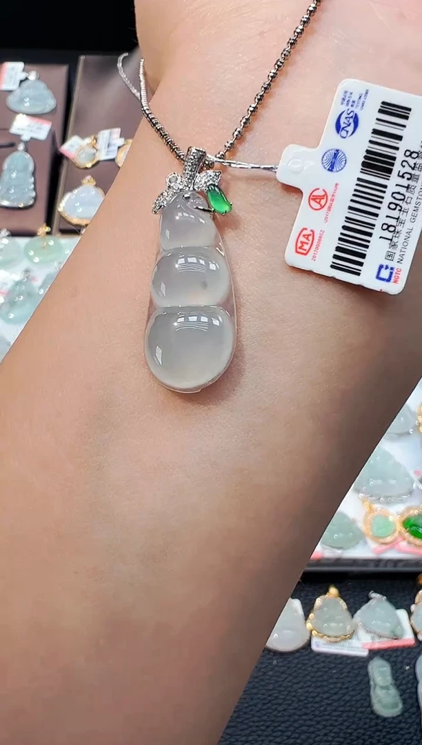 吊坠(不含链)18K金镶嵌翡翠福豆吊坠1528