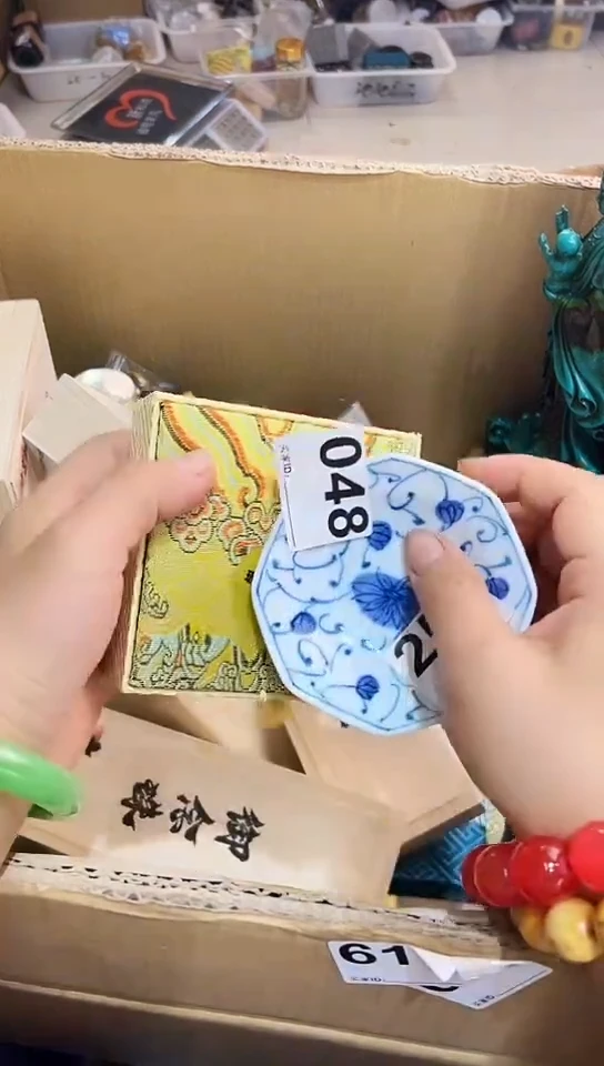 瓷片048