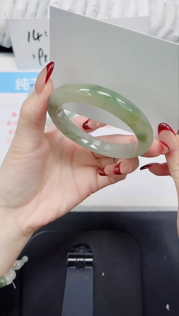 【闪购商品】石英质玉手镯未镶嵌87