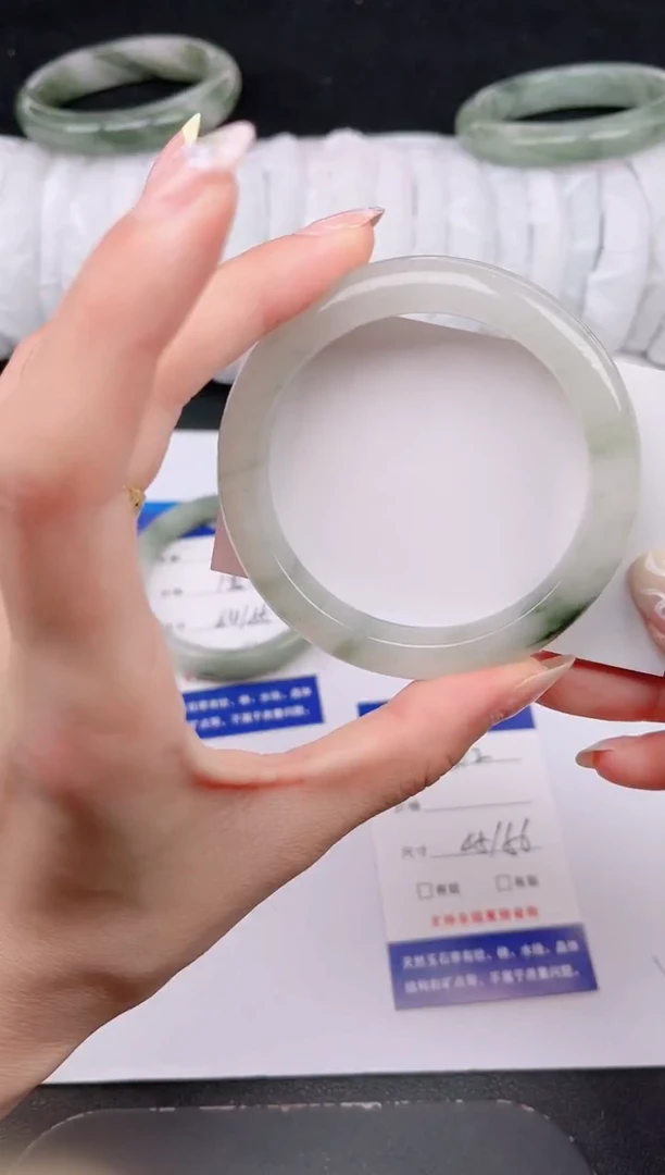 石英质玉手镯未镶嵌372-56/55