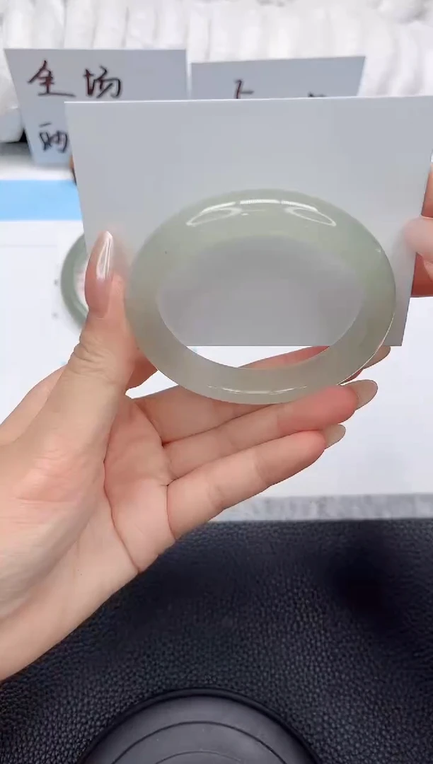 未镶嵌手镯石英质玉88-56.8