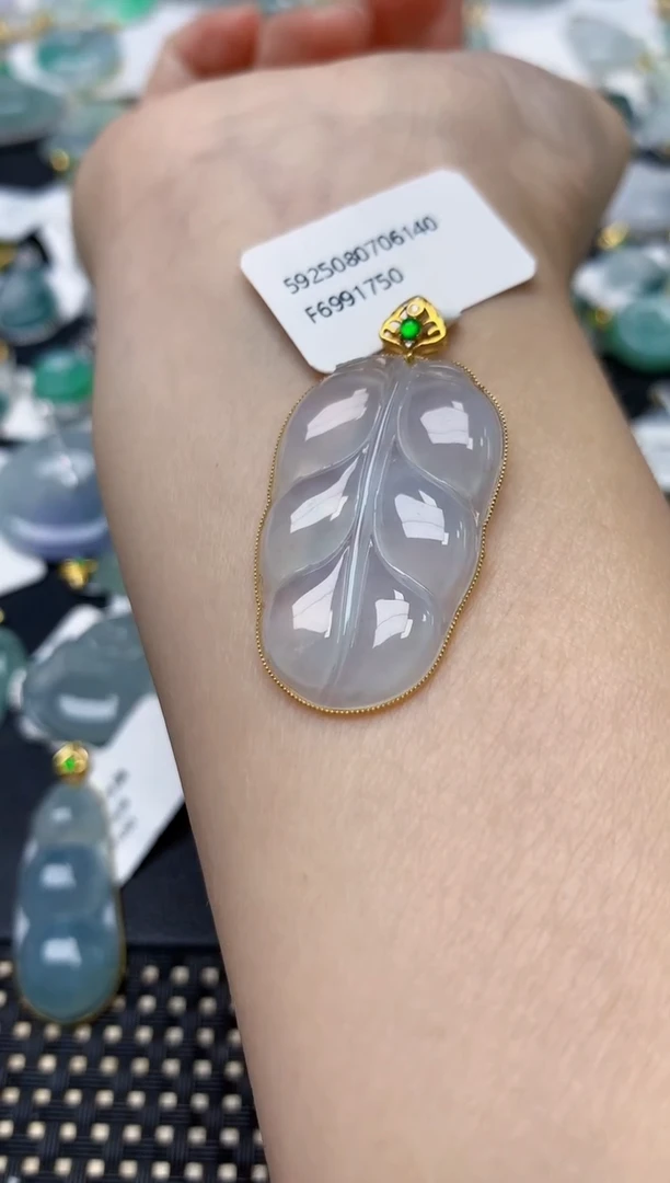 颈饰18K金镶嵌翡翠天然缅甸A货翡翠