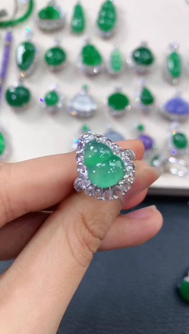 【闪购商品】翡翠戒指18K金镶嵌D118