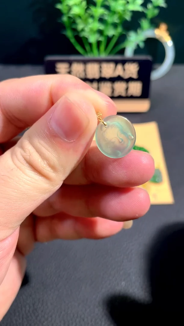 颈饰18K金镶嵌翡翠翡翠