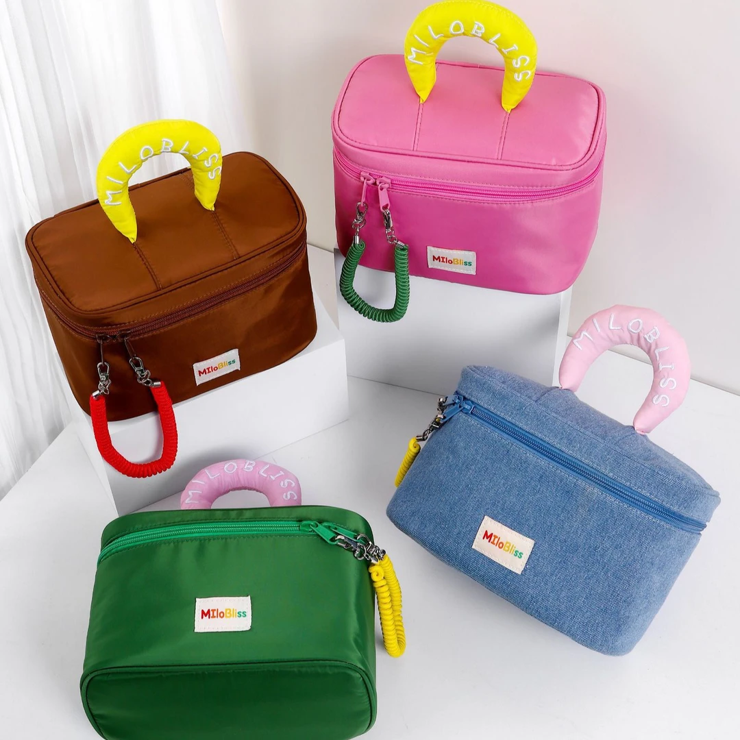 时尚百搭简约韩版网红化妆包收纳包便携旅行包多功能高颜值伴手礼