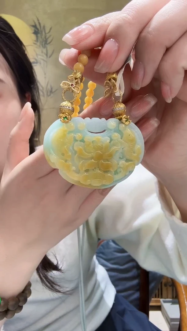 颈饰未镶嵌翡翠吊坠