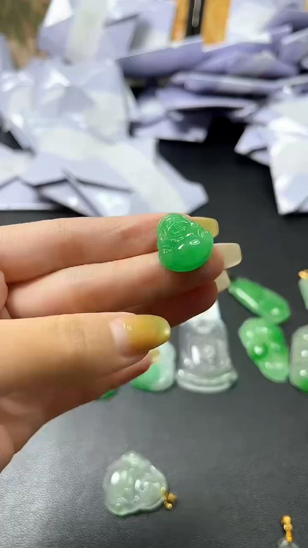 翡翠未镶嵌颈饰时尚女士精品吊坠