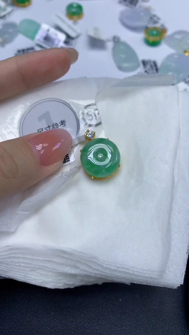 颈饰未镶嵌翡翠天然缅甸翡翠A货多样性发一件