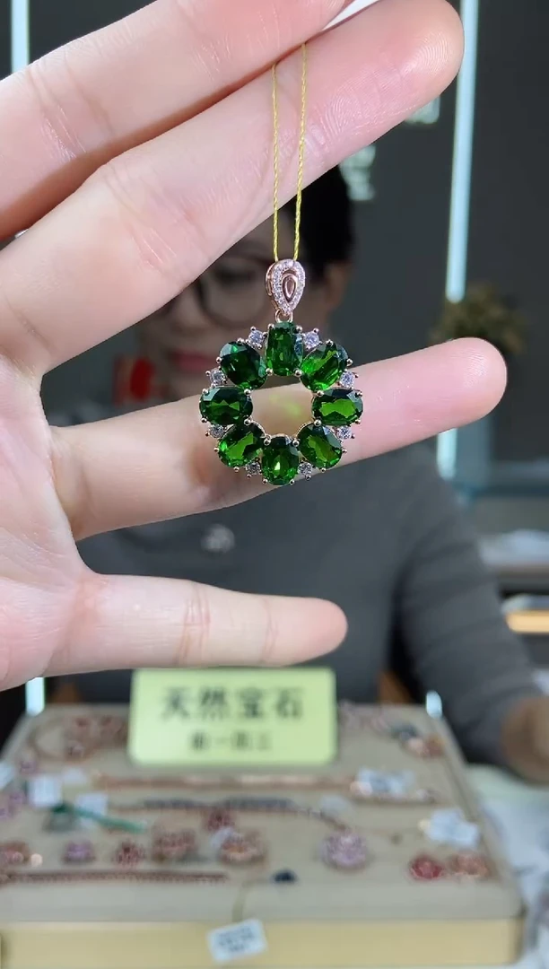 【闪购商品】透辉石颈饰银S925镶嵌颈饰