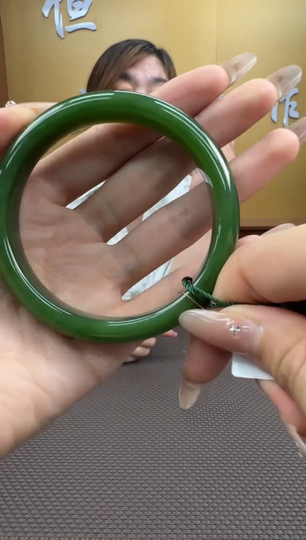 【闪购商品】和田玉手镯未镶嵌61