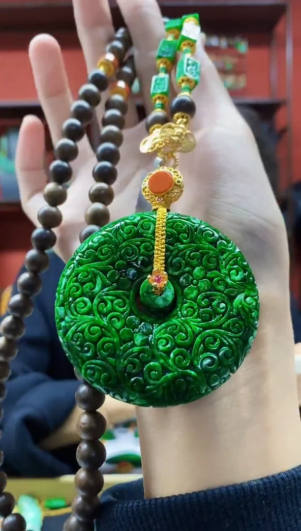 颈饰未镶嵌翡翠敬*吊坠