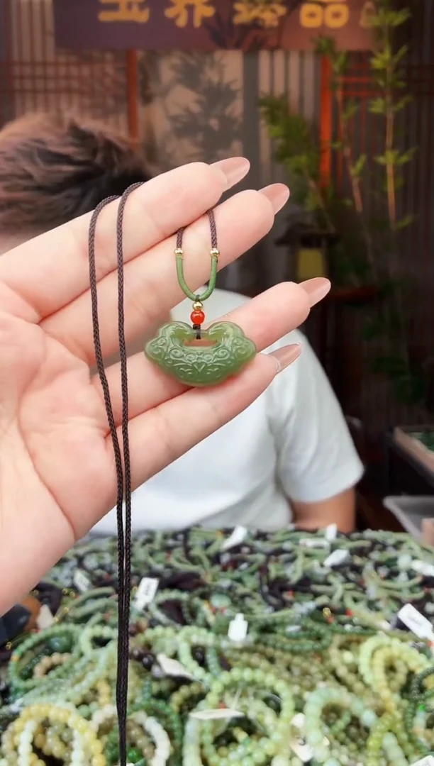 和田玉未镶嵌颈饰拍一发一