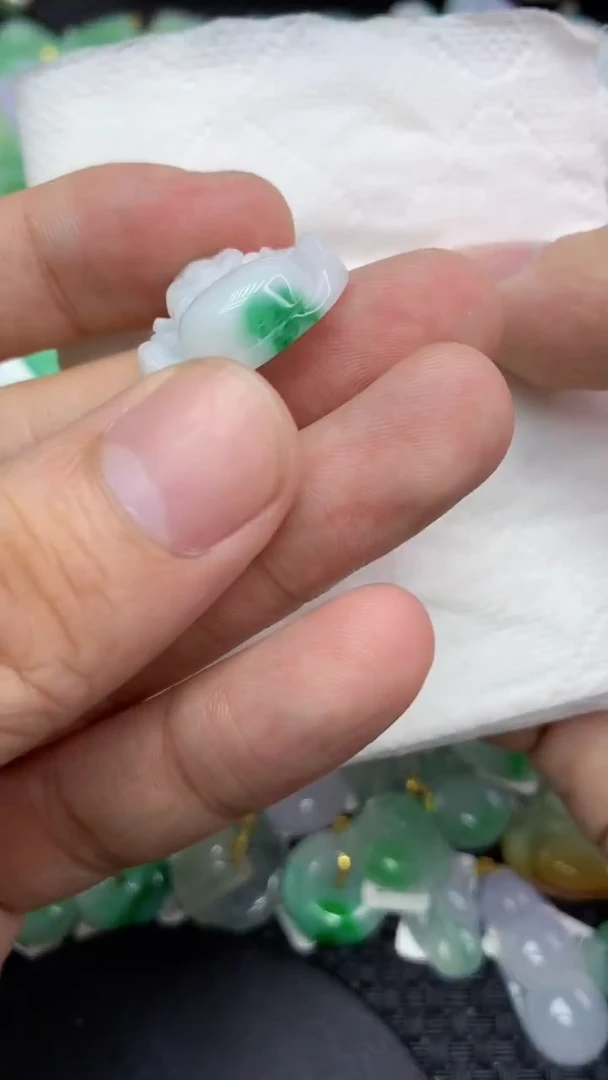 翡翠未镶嵌颈饰天然缅甸A货翡翠