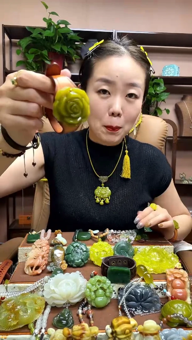 未镶嵌岫玉吊坠多样性发货发其中之一