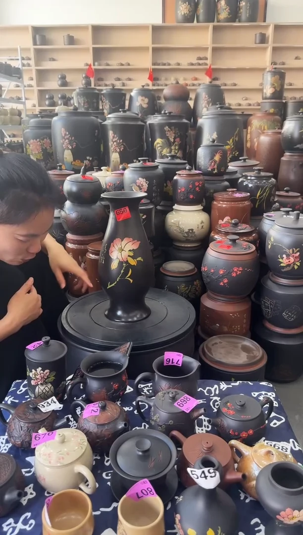 罐完品 彩填花瓶  650