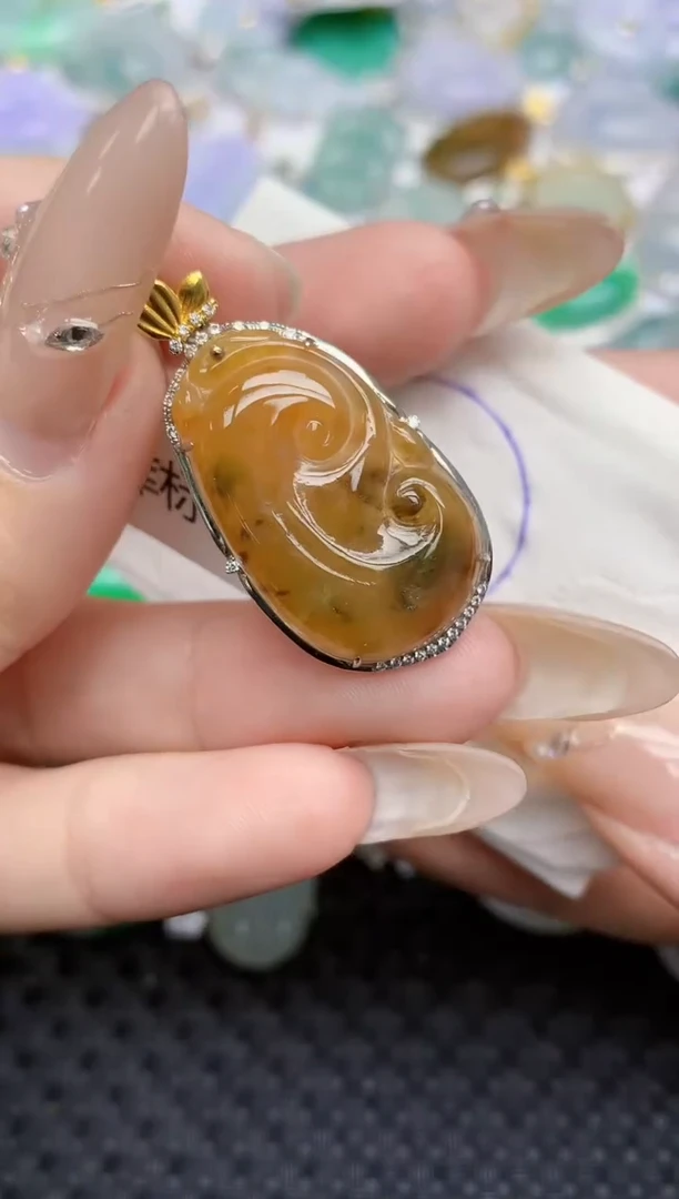 颈饰18K金镶嵌翡翠 1  天然翡翠A货  百元以上9米证书费自理