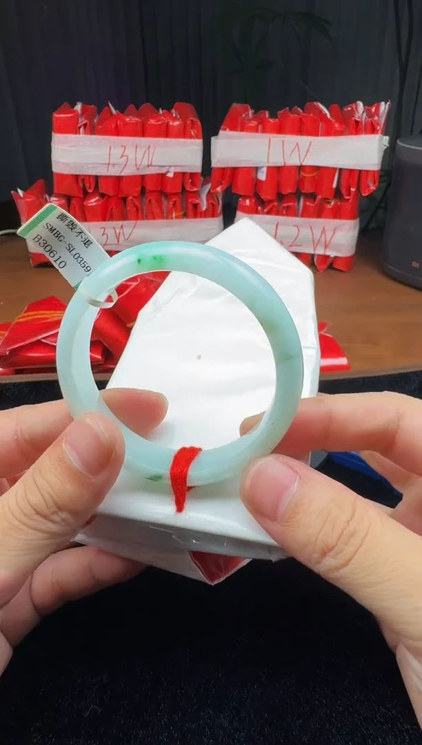 未镶嵌定制翡翠5067毛货不退不换  57-58圈