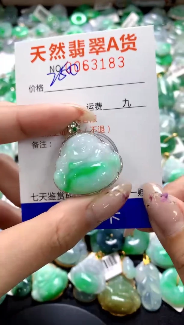 翡翠18K金镶嵌颈饰1111111111111111