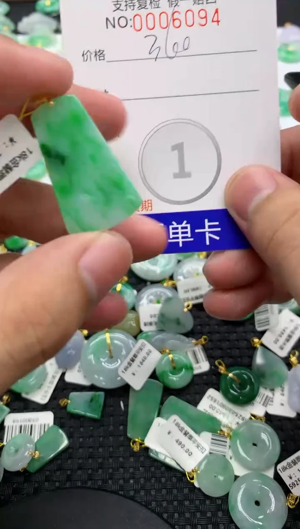 翡翠18K金镶嵌颈饰111111111111