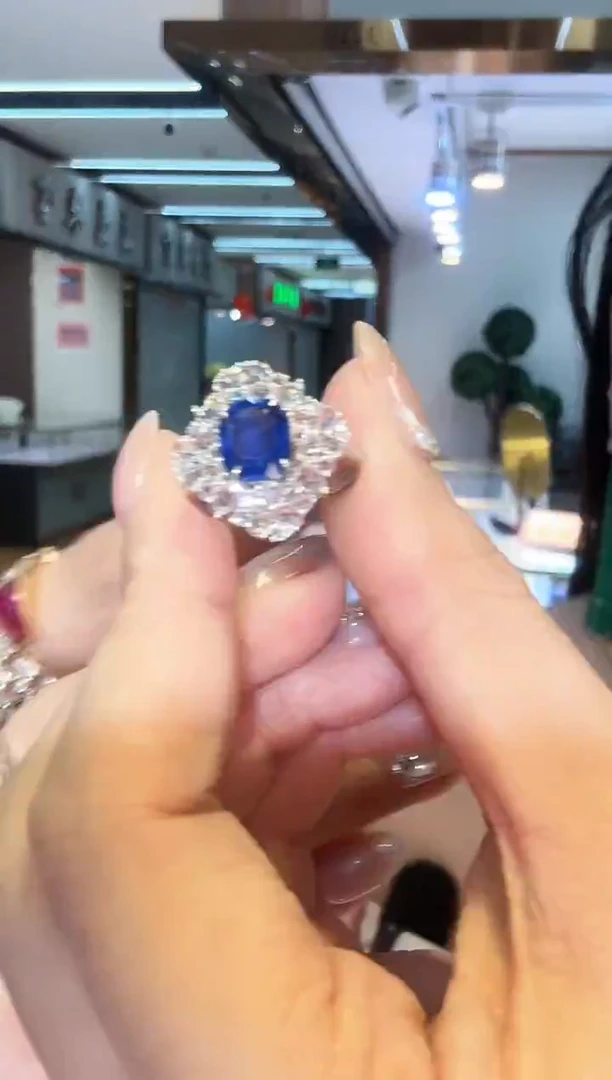 戒指蓝宝石铂Pt950镶嵌四叶草