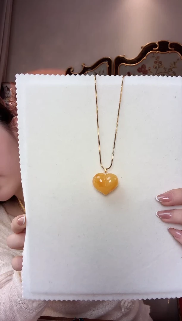 【闪购商品】蜜蜡颈饰18K金镶嵌小号蜜蜡爱心吊坠