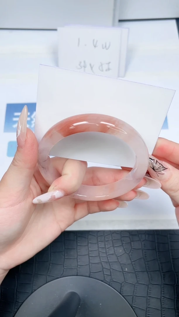 【闪购商品】石英质玉手镯未镶嵌69-63