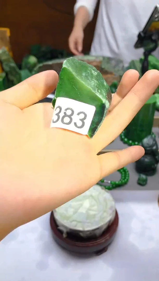 和田玉（碧玉）未镶嵌珠宝半成品383