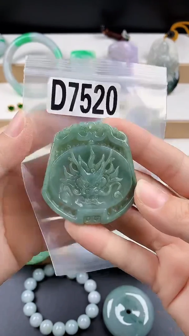 颈饰未镶嵌翡翠天然翡翠吊坠挂件