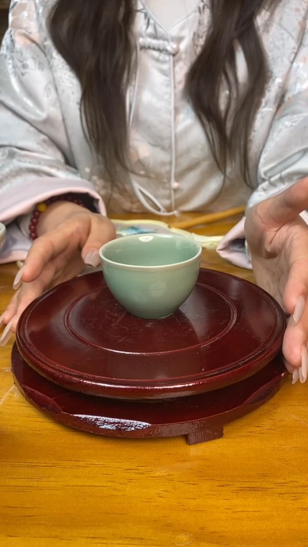 杯青瓷素面品茗杯