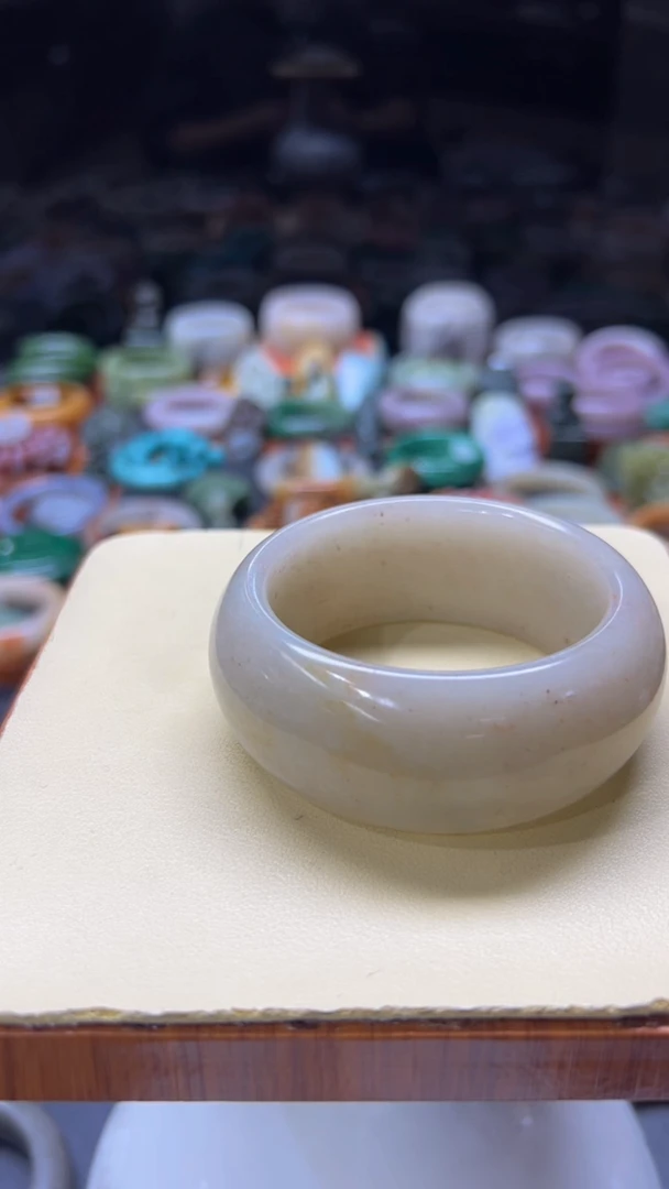 【闪购商品】石英质玉手镯未镶嵌033