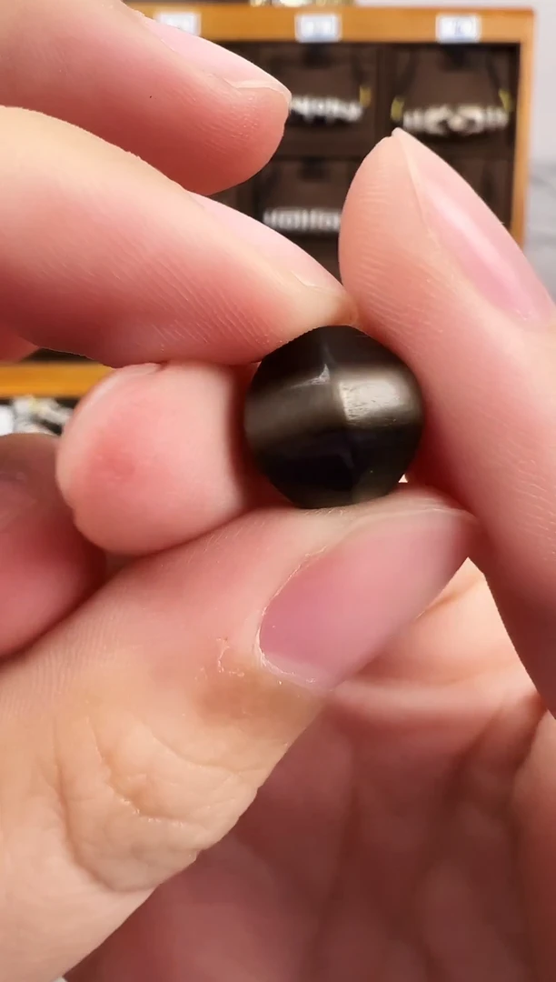 玛瑙/玉髓（覆膜）颈饰未镶嵌35微瑕随机发货