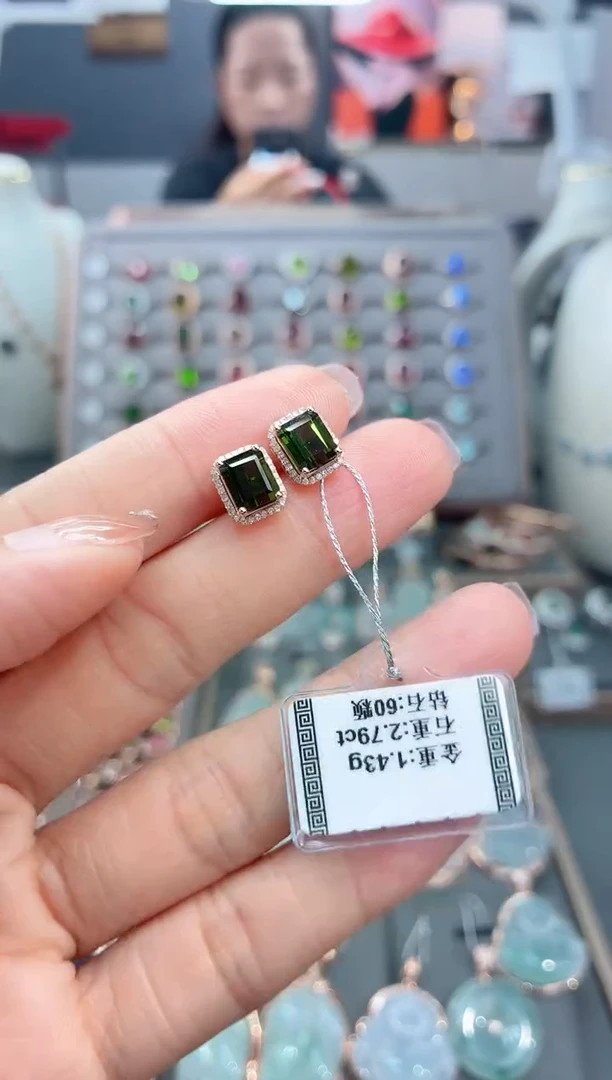 18K金镶嵌耳饰碧玺2.79配钻