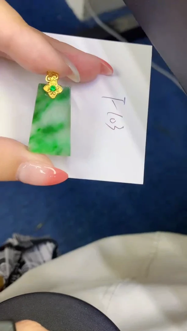 翡翠未镶嵌颈饰缅甸天然翡翠A货