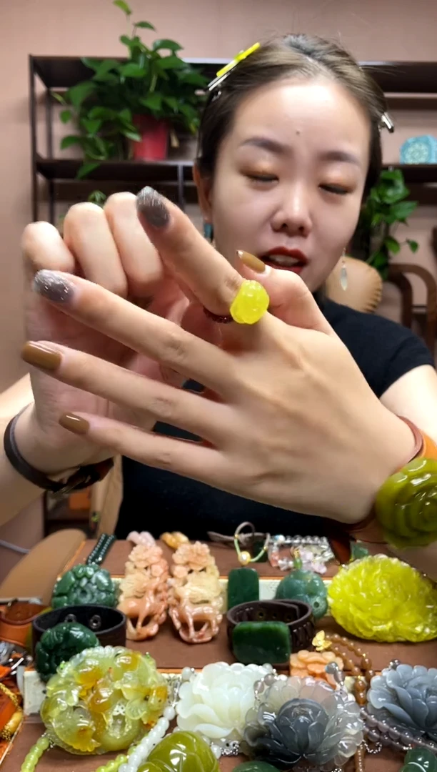 未镶嵌岫玉戒指多样性发货发其中之一