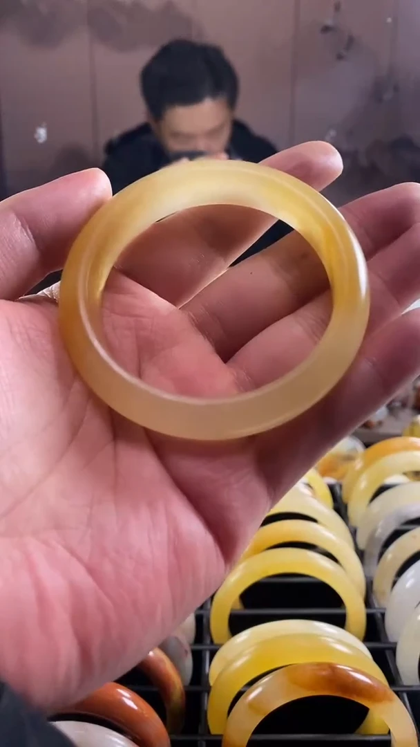 未镶嵌石英质玉吊坠石英质玉精美手镯