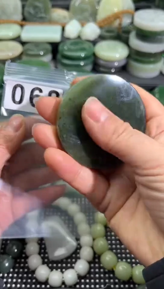 未镶嵌和田玉珠宝半成品镯芯