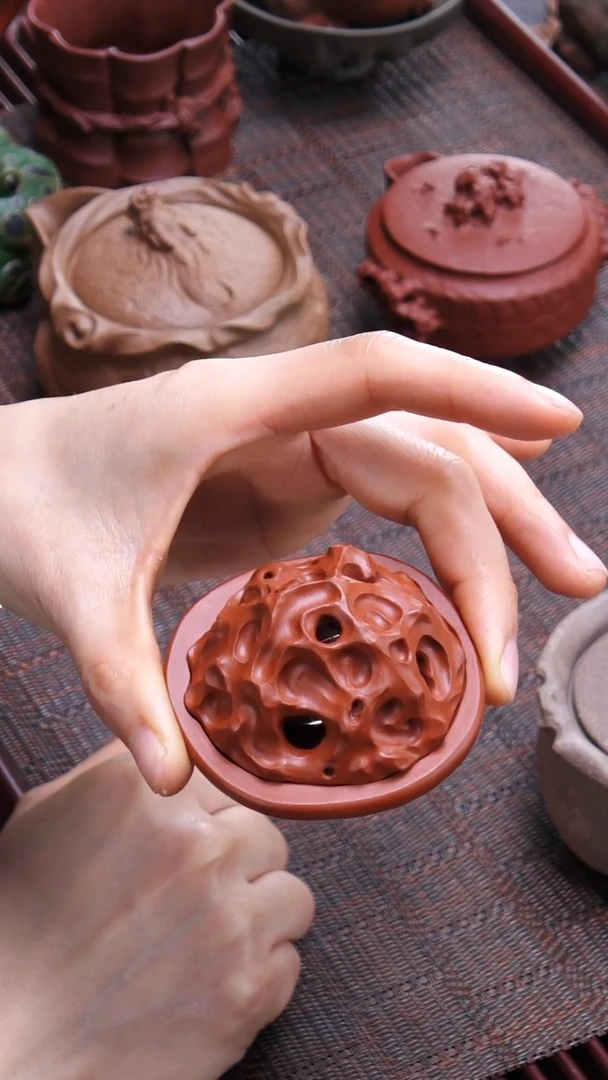 【闪购商品】紫砂香炉曾乔治 朱泥《太湖石香炉》