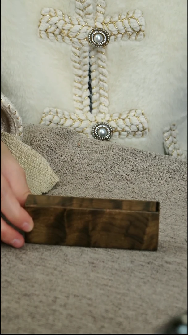 金丝楠见**海金丝楠木云彩纹细支收纳盒