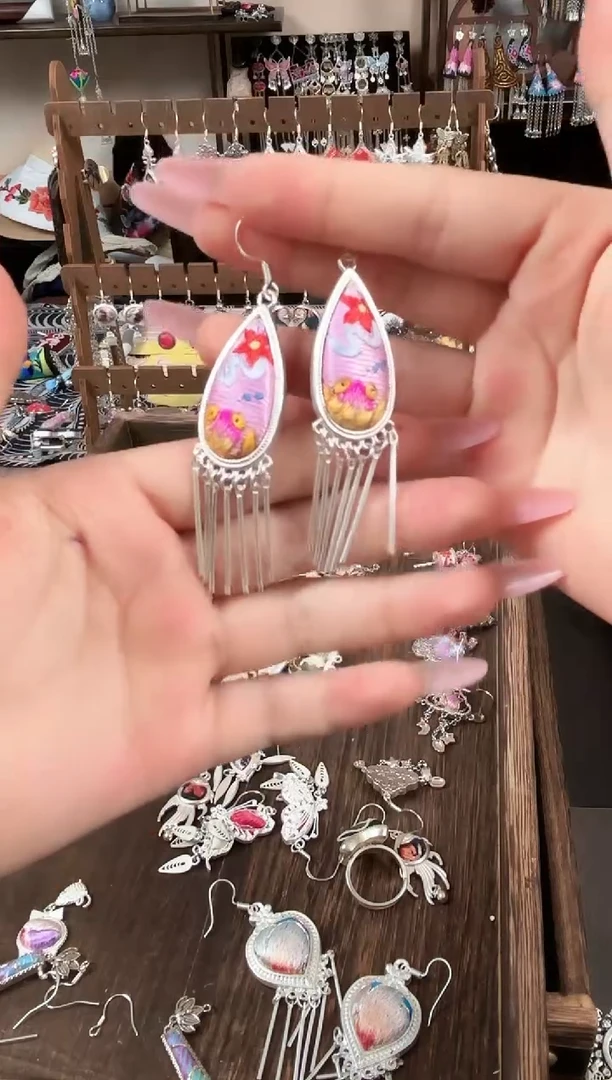 织绣民族风非遗老绣饰品243