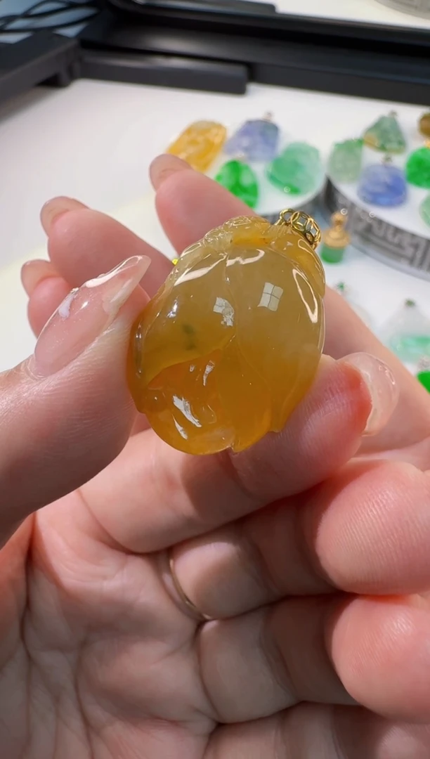 颈饰18K金镶嵌翡翠缅甸A货翡翠