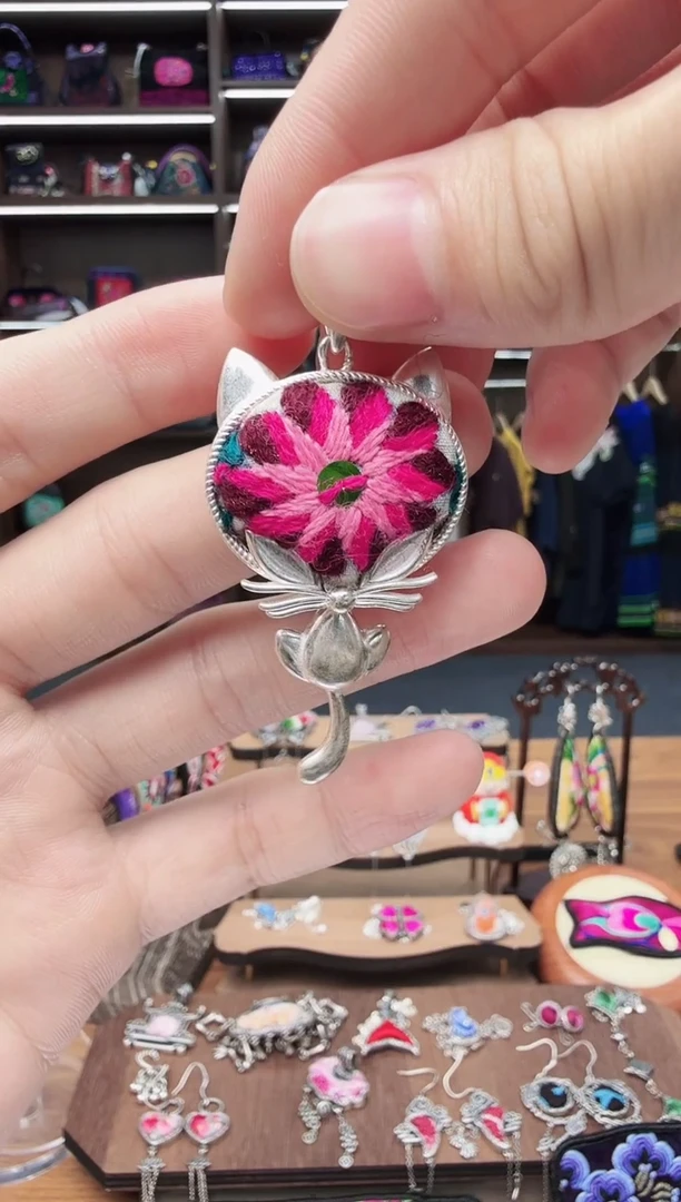 织绣67蒙阿苏苗绣传承旗舰店