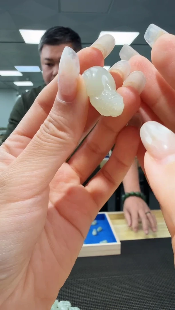 颈饰未镶嵌和田玉貔貅吊坠16*30多样性发一